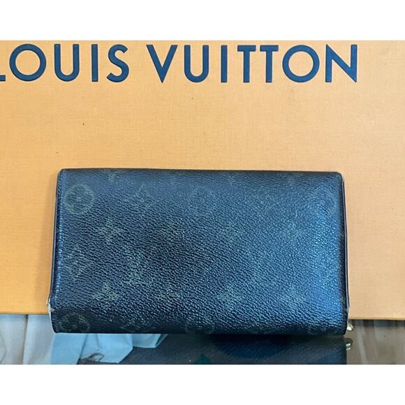 Louis Vuitton Monogram Canvas Wallet With Snap Closure & Zippered Coin Pocket - Picture 3 of 9